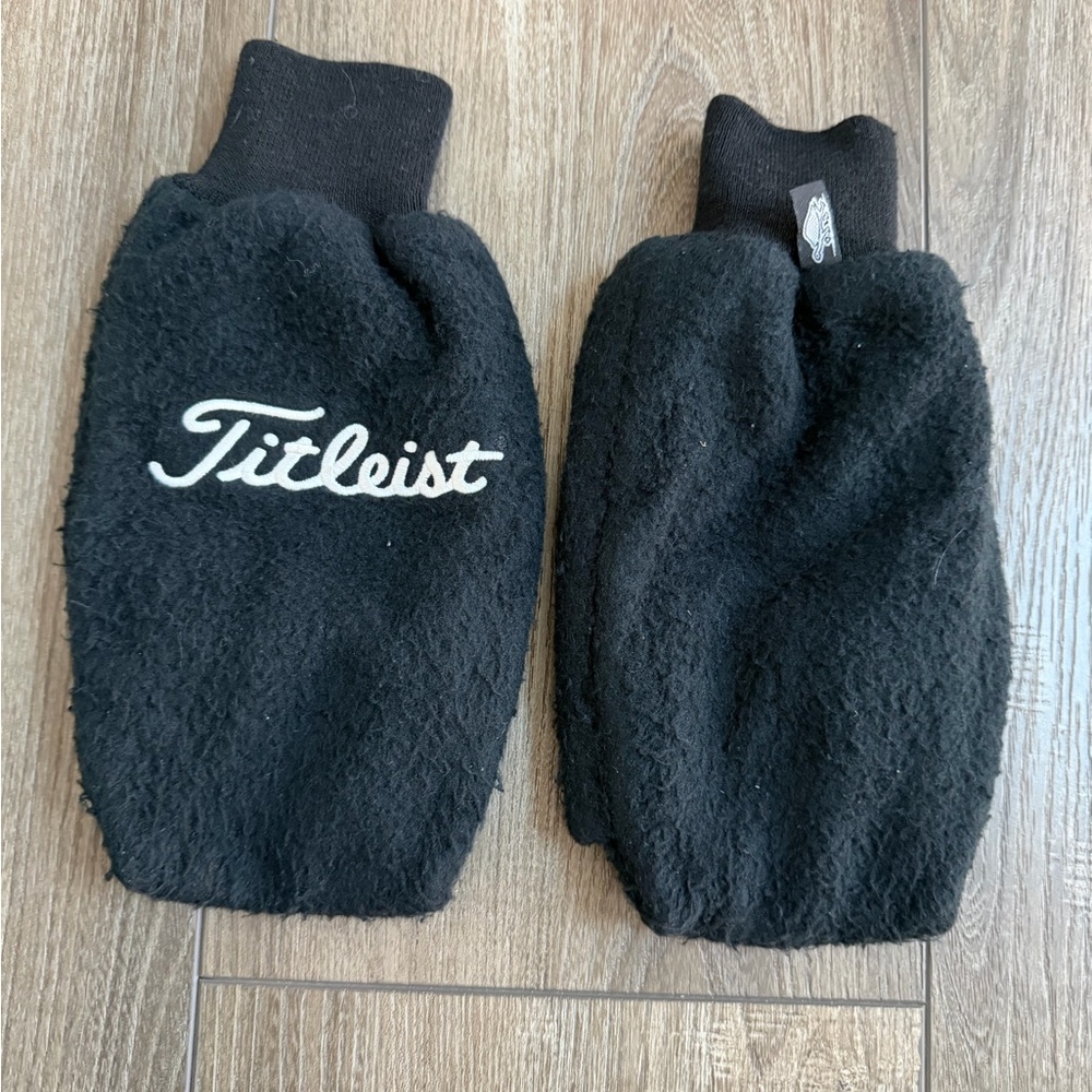 Titleist Black Fleece Golf Mittens
